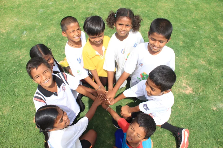Young ASA athletes working together